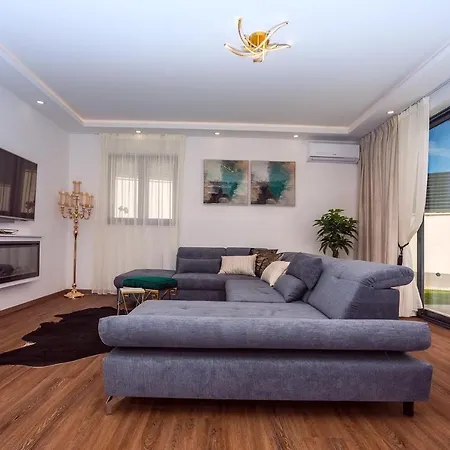 New And Stylish Bruna With 32sqm Heated Pool, Sauna, Billiard And Media Gata