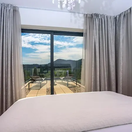 New And Stylish Bruna With 32sqm Heated Pool, Sauna, Billiard And Media *