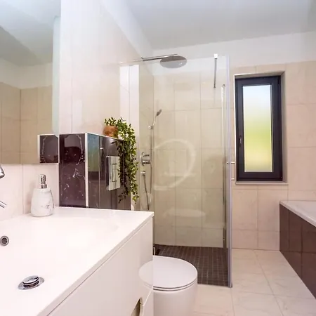 빌라 New And Stylish Bruna With 32sqm Heated Pool, Sauna, Billiard And Media *