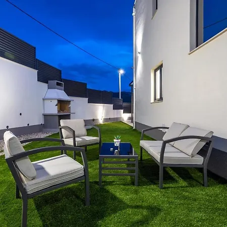 New And Stylish Bruna With 32sqm Heated Pool, Sauna, Billiard And Media 빌라