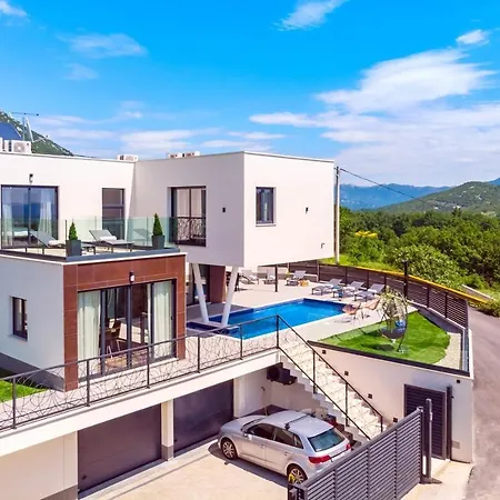 New And Stylish Bruna With 32sqm Heated Pool, Sauna, Billiard And Media 빌라 *