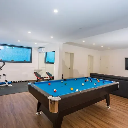 빌라 New And Stylish Bruna With 32sqm Heated Pool, Sauna, Billiard And Media Gata