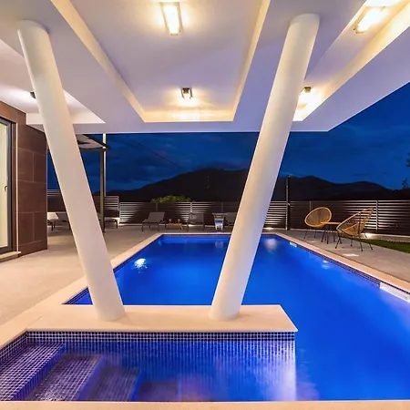 New And Stylish Bruna With 32sqm Heated Pool, Sauna, Billiard And Media 빌라