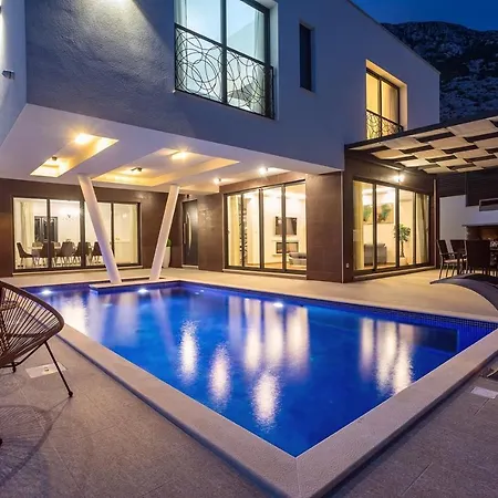 New And Stylish Bruna With 32sqm Heated Pool, Sauna, Billiard And Media