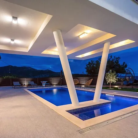 빌라 New And Stylish Bruna With 32sqm Heated Pool, Sauna, Billiard And Media Gata