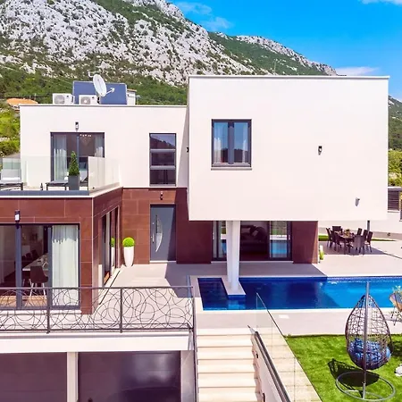 빌라 New And Stylish Bruna With 32sqm Heated Pool, Sauna, Billiard And Media Gata