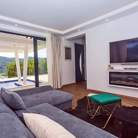 빌라 New And Stylish Bruna With 32sqm Heated Pool, Sauna, Billiard And Media *
